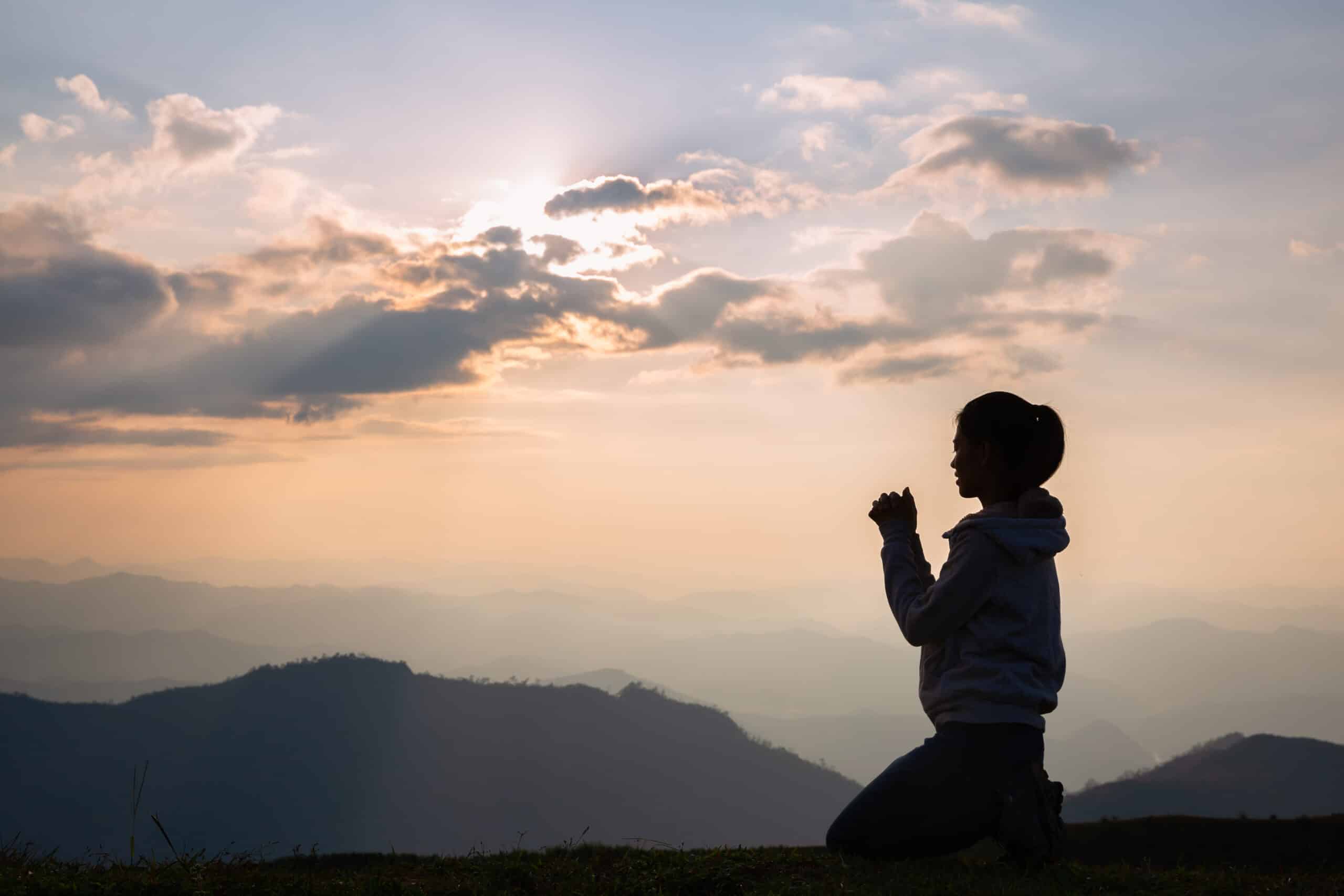 Silhouette,Of,Women,Is,Praying,To,God,On,The,Mountain Silhouette,Of,Women,Is,Praying,To,God,On,The,Mountain